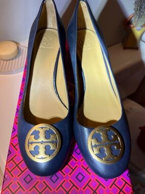 Tory Burch Navy Blue Leather Heels with Gold Logo Medallion